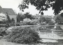 502823 Gezicht op de vijver in het Willem de Zwijgerplantsoen te Utrecht.